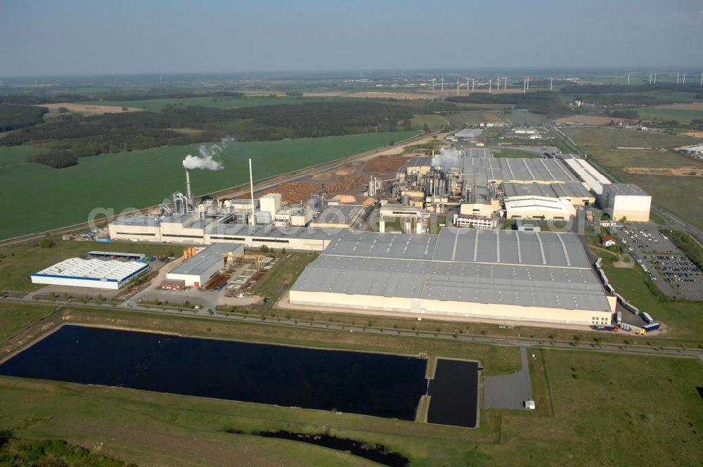 Heiligengrabe from above - Blick auf die Produtionsstätte der Kronotex GmbH & Co. KG. Die Firma wurde 1992 gegründet und produzirt seit dem MDF-Platten. 1995 wurden Laminatfußböden in das Sortiment aufgenommen. Das Unternehmen zählt zu einem der weltweit bedeutensten Hersteller in der Branche. Kontakt: Kronotex GmbH & Co. KG, Wittstocker Chaussee 1, 16909 Heiligengrabe, Tel. 033962 / 69 - 0