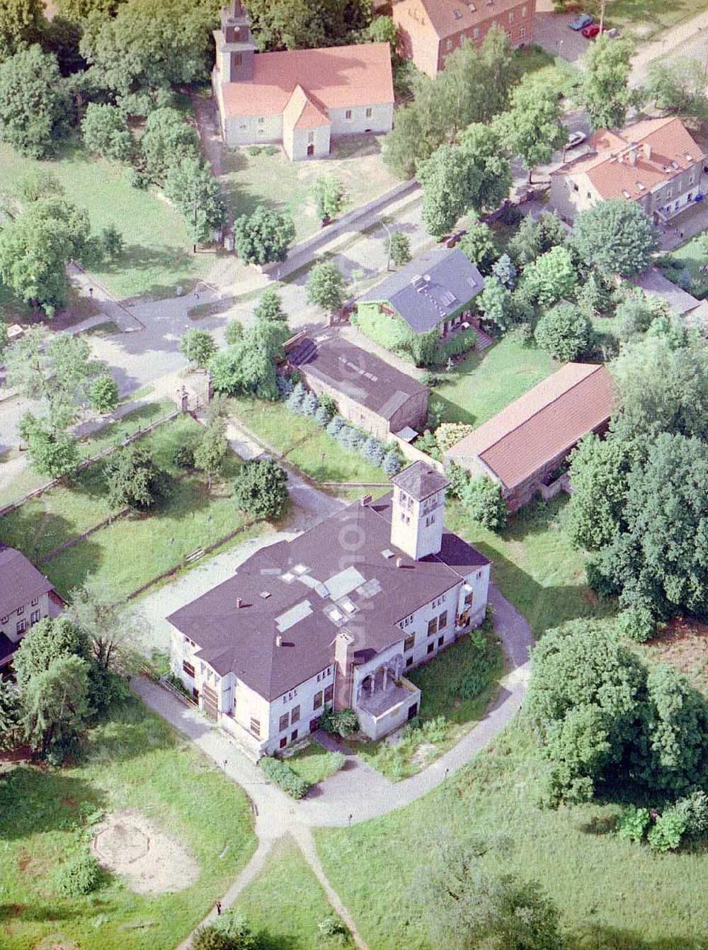 Aerial image Hoppegarten / Brandenburg - Schloß Hoppegarten - ein Projekt der ADDIT Bau-Projekt GmbH & Co in Alt Kaulsdorf 107 in 12621 Berlin. Tel.: 030-5654900 / Fax.: 030-56549099