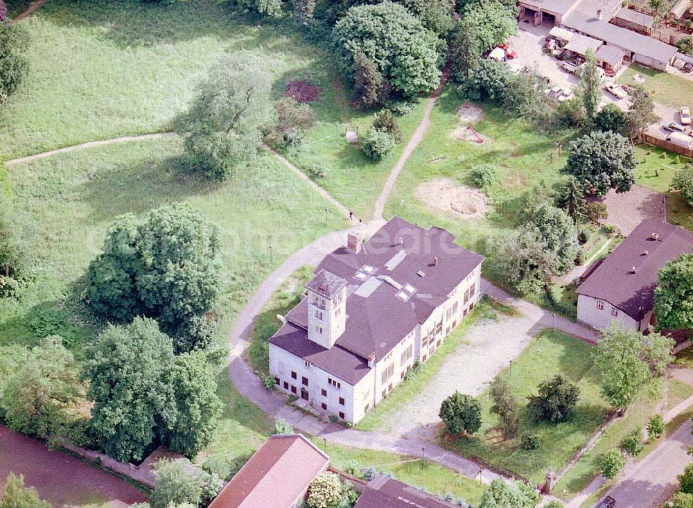 Aerial image Hoppegarten / Brandenburg - Schloß Hoppegarten - ein Projekt der ADDIT Bau-Projekt GmbH & Co in Alt Kaulsdorf 107 in 12621 Berlin. Tel.: 030-5654900 / Fax.: 030-56549099