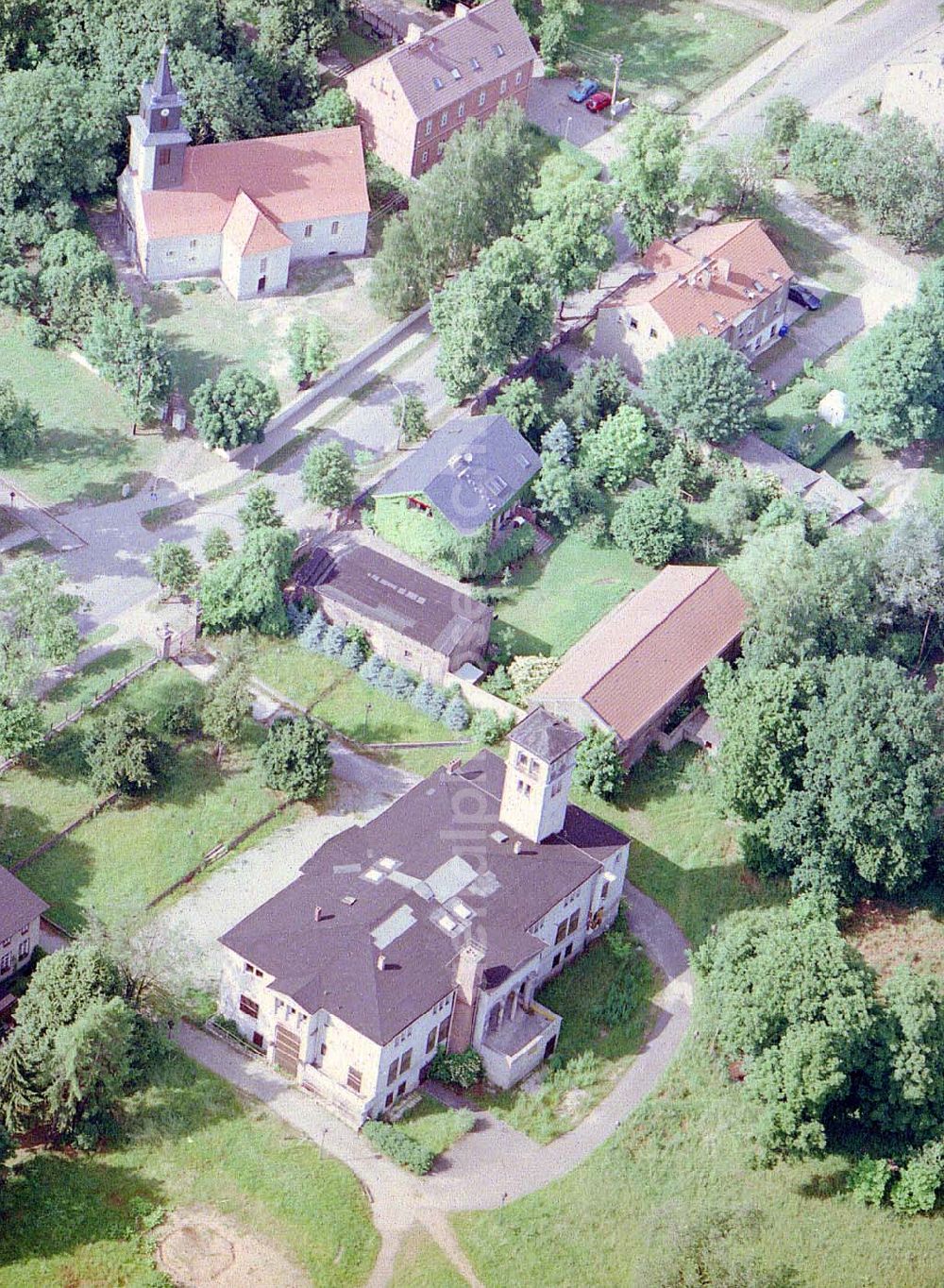 Hoppegarten / Brandenburg from the bird's eye view: Schloß Hoppegarten - ein Projekt der ADDIT Bau-Projekt GmbH & Co in Alt Kaulsdorf 107 in 12621 Berlin. Tel.: 030-5654900 / Fax.: 030-56549099