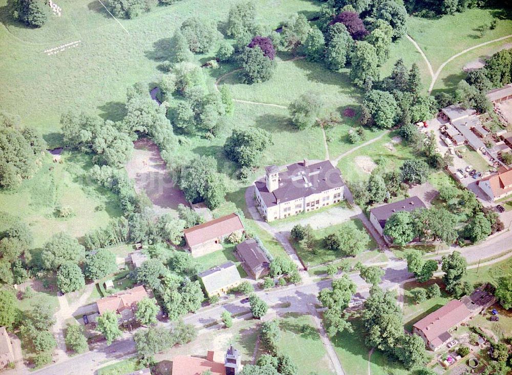 Hoppegarten / Brandenburg from above - Schloß Hoppegarten - ein Projekt der ADDIT Bau-Projekt GmbH & Co in Alt Kaulsdorf 107 in 12621 Berlin. Tel.: 030-5654900 / Fax.: 030-56549099