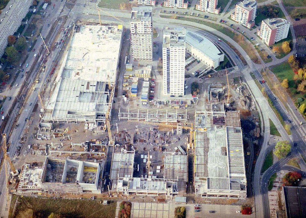 Halle - Neustadt from the bird's eye view: Bau des Neustadt Zentrums durch die Firma Mengler Kommunal- & Gewerbebau KG an der Neustädter Passage 3 in 06124 Halle - Neustadt (Tel.: 0345-2917314).