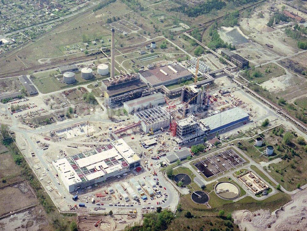 Premnitz from the bird's eye view: Modernisierungs- und Neubauarbeiten auf dem Werksgelände der MÄRKISCHEN FASER AG in Premnitz (Parkstraße, 14727 Premnitz, Tel.: 03386-242888).