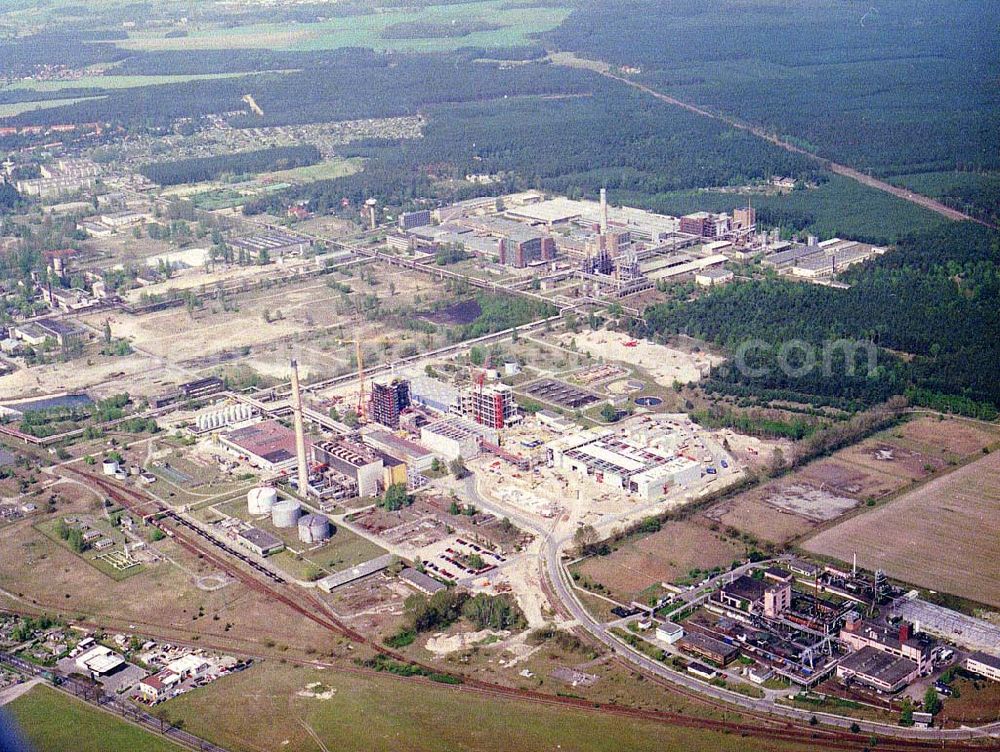 Premnitz from the bird's eye view: Modernisierungs- und Neubauarbeiten auf dem Werksgelände der MÄRKISCHEN FASER AG in Premnitz (Parkstraße, 14727 Premnitz, Tel.: 03386-242888).