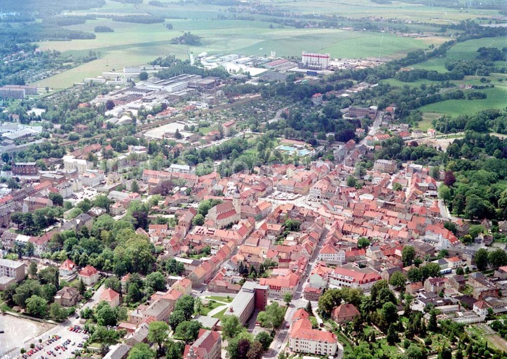 Aerial photograph Bischofswerda / Sachsen - Stadtzentrum mit dem Marktplatz in Bischofswerda / sachsen. Im Hintergrund der Gewerbepark und Behördenzentrum der MAX AICHER GmbH Umwelttechnik am Drebnitzer Weg 4 in 01877 Bischofswerda. (Tel.: 03594-810).