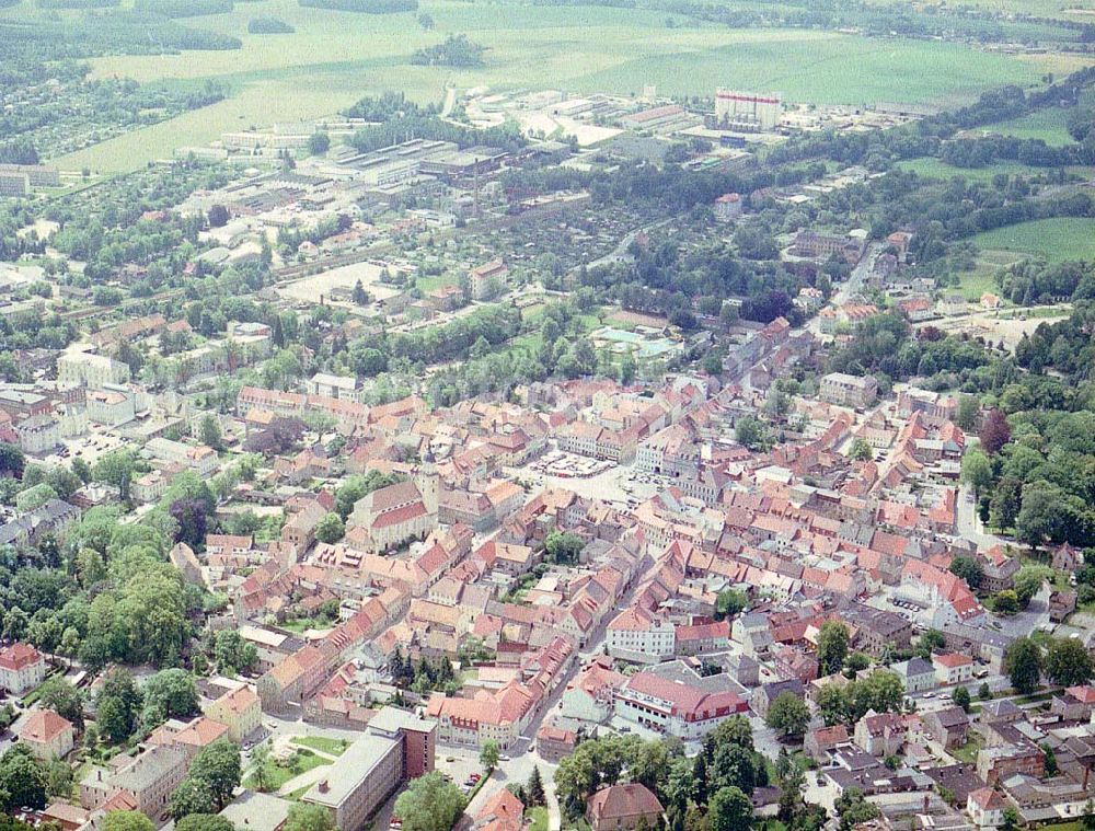 Bischofswerda / Sachsen from the bird's eye view: Stadtzentrum mit dem Marktplatz in Bischofswerda / sachsen. Im Hintergrund der Gewerbepark und Behördenzentrum der MAX AICHER GmbH Umwelttechnik am Drebnitzer Weg 4 in 01877 Bischofswerda. (Tel.: 03594-810).