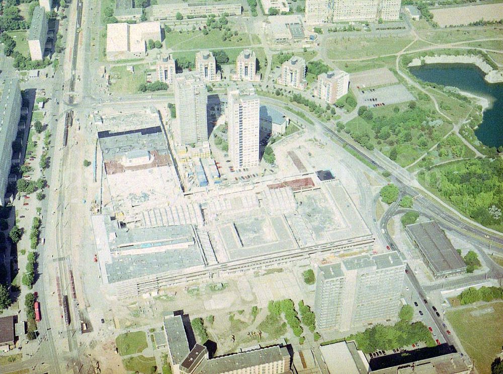 Halle from above - Bau des Neustadt Zentrums durch die Firma Mengler Kommunal- & Gewerbebau KG an der Neustädter Passage 3 in 06124 Halle - Neustadt (Tel.: 0345-2917314).