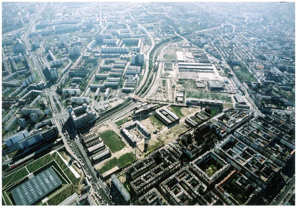 Berlin - Lichtenberg from above - Stadtentwicklungsgebiet an der Eldenaer Straße / Landsberger Allee in Berlin - Lichtenberg (Gelände der alten Schlachthöfe) - ein Projekt der SES Stadtentwicklungsgesellschaft Eldenaer Straße mbH, Thaerstraße 3ß / 31 in 10249 BERLIN, Tel.: 030 42846133