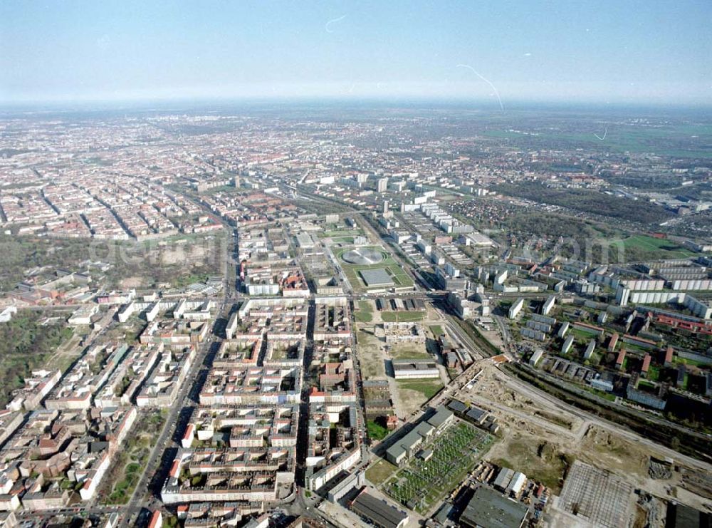 Berlin - Lichtenberg from the bird's eye view: Stadtentwicklungsgebiet an der Eldenaer Straße / Landsberger Allee in Berlin - Lichtenberg (Gelände der alten Schlachthöfe) - ein Projekt der SES Stadtentwicklungsgesellschaft Eldenaer Straße mbH, Thaerstraße 3ß / 31 in 10249 BERLIN, Tel.: 030 42846133