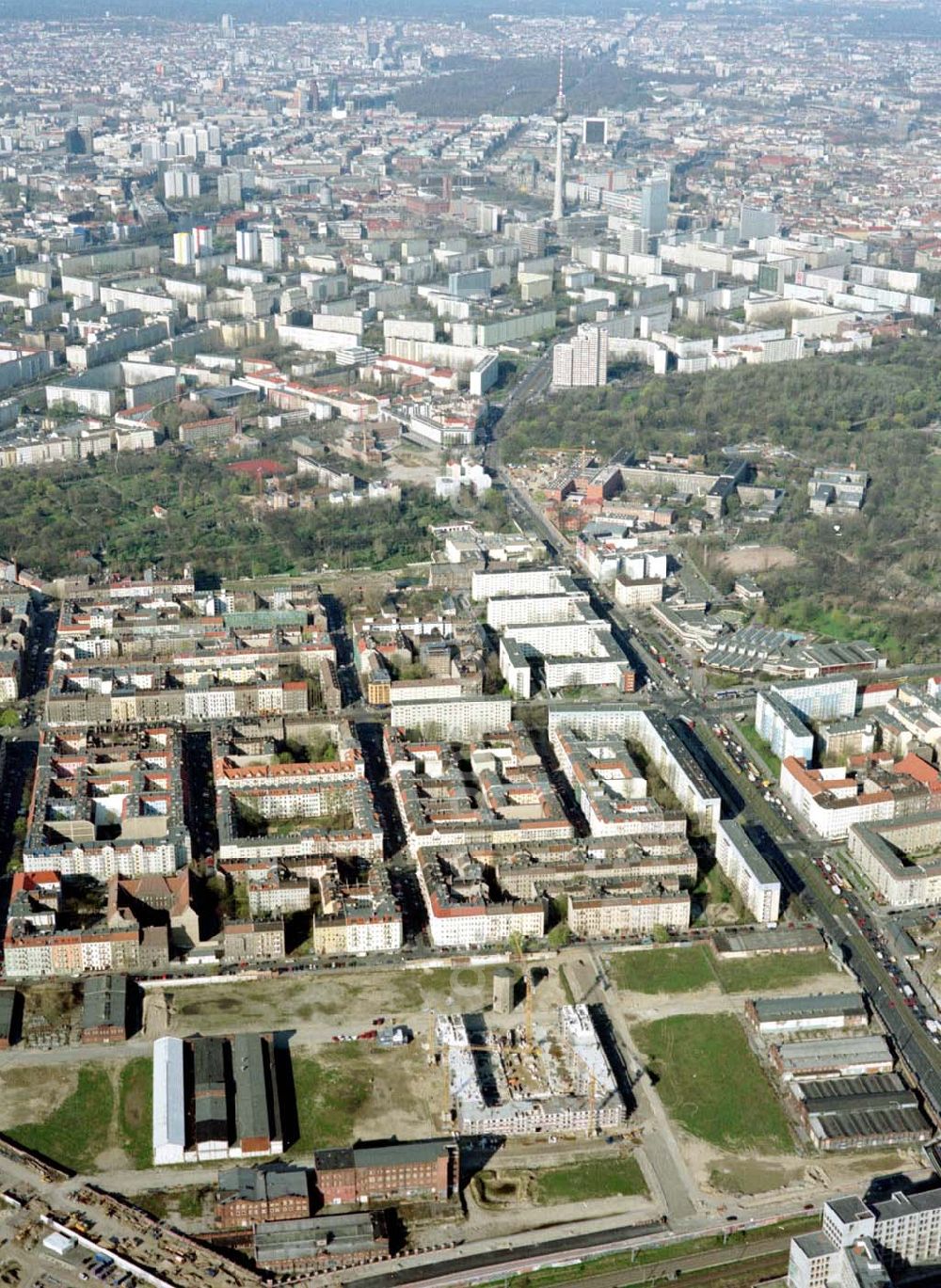 Aerial photograph Berlin - Lichtenberg - Stadtentwicklungsgebiet an der Eldenaer Straße / Landsberger Allee in Berlin - Lichtenberg (Gelände der alten Schlachthöfe) - ein Projekt der SES Stadtentwicklungsgesellschaft Eldenaer Straße mbH, Thaerstraße 3ß / 31 in 10249 BERLIN, Tel.: 030 42846133