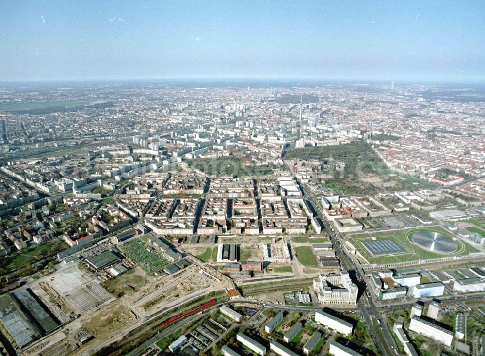 Berlin - Lichtenberg from above - Stadtentwicklungsgebiet an der Eldenaer Straße / Landsberger Allee in Berlin - Lichtenberg (Gelände der alten Schlachthöfe) - ein Projekt der SES Stadtentwicklungsgesellschaft Eldenaer Straße mbH, Thaerstraße 3ß / 31 in 10249 BERLIN, Tel.: 030 42846133