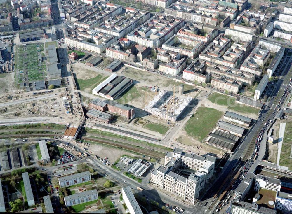 Berlin - Lichtenberg from above - Stadtentwicklungsgebiet an der Eldenaer Straße / Landsberger Allee in Berlin - Lichtenberg (Gelände der alten Schlachthöfe) - ein Projekt der SES Stadtentwicklungsgesellschaft Eldenaer Straße mbH, Thaerstraße 3ß / 31 in 10249 BERLIN, Tel.: 030 42846133