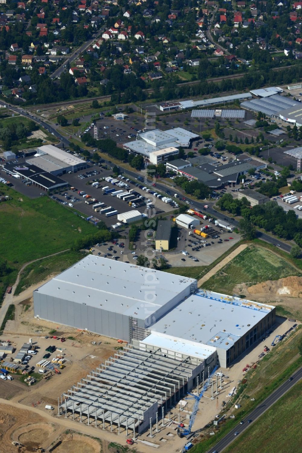 Hoppegarten from the bird's eye view: View of the new construction of the Europazentrale Clinton in Hoppegarten in the state of Brandenburg