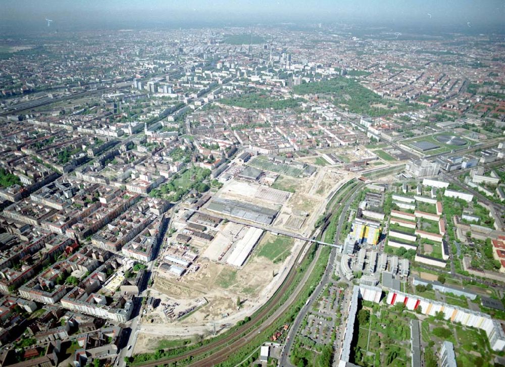 Aerial photograph Berlin - Lichtenberg - Stadtentwicklungsgebiet an der Eldenaer Straße / Landsberger Allee in Berlin - Lichtenberg (Gelände der alten Schlachthöfe) - ein Projekt der SES Stadtentwicklungsgesellschaft Eldenaer Straße mbH, Thaerstraße 3ß / 31 in 10249 BERLIN, Tel.: 030 42846133