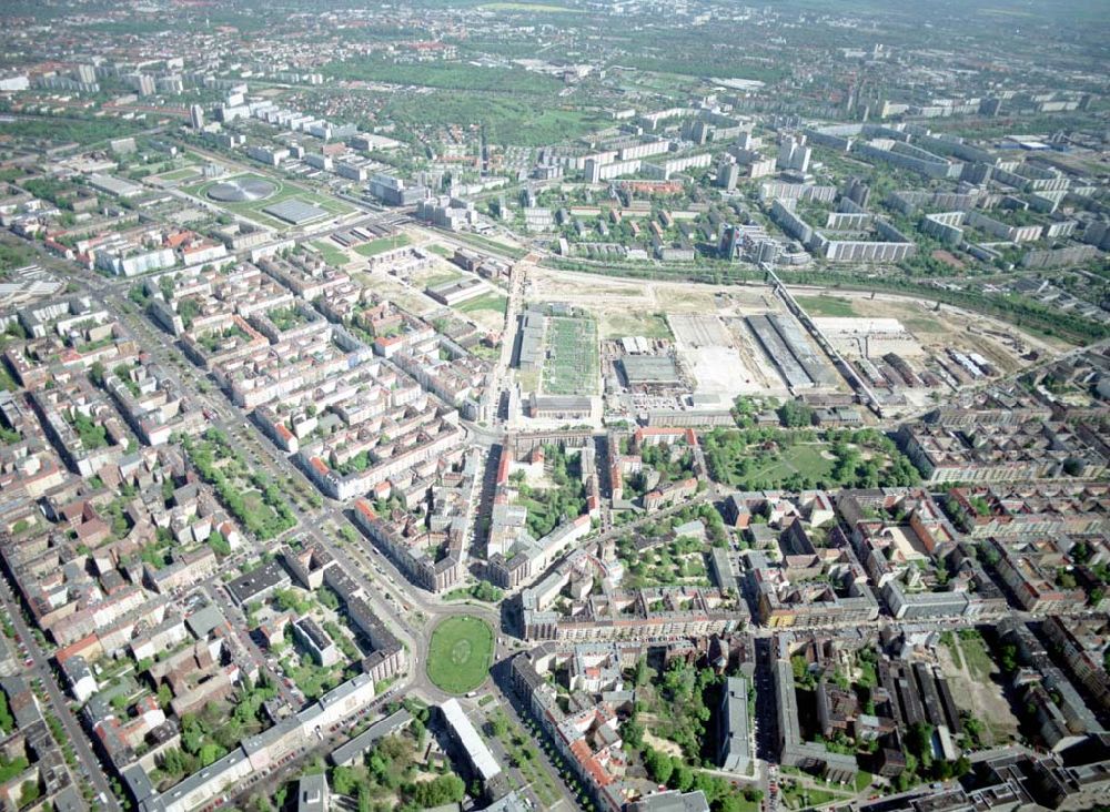 Berlin - Lichtenberg from above - Stadtentwicklungsgebiet an der Eldenaer Straße / Landsberger Allee in Berlin - Lichtenberg (Gelände der alten Schlachthöfe) - ein Projekt der SES Stadtentwicklungsgesellschaft Eldenaer Straße mbH, Thaerstraße 3ß / 31 in 10249 BERLIN, Tel.: 030 42846133