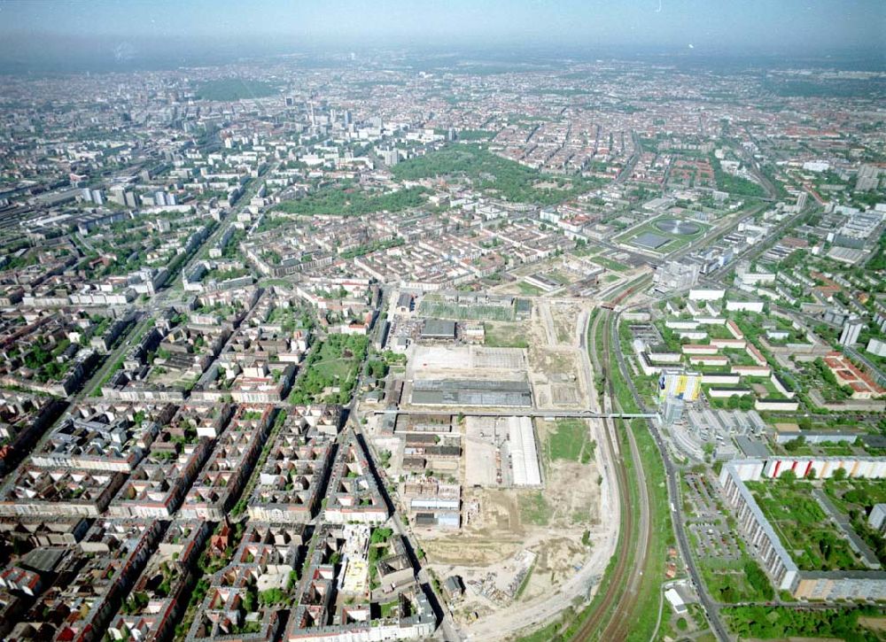 Aerial photograph Berlin - Lichtenberg - Stadtentwicklungsgebiet an der Eldenaer Straße / Landsberger Allee in Berlin - Lichtenberg (Gelände der alten Schlachthöfe) - ein Projekt der SES Stadtentwicklungsgesellschaft Eldenaer Straße mbH, Thaerstraße 3ß / 31 in 10249 BERLIN, Tel.: 030 42846133