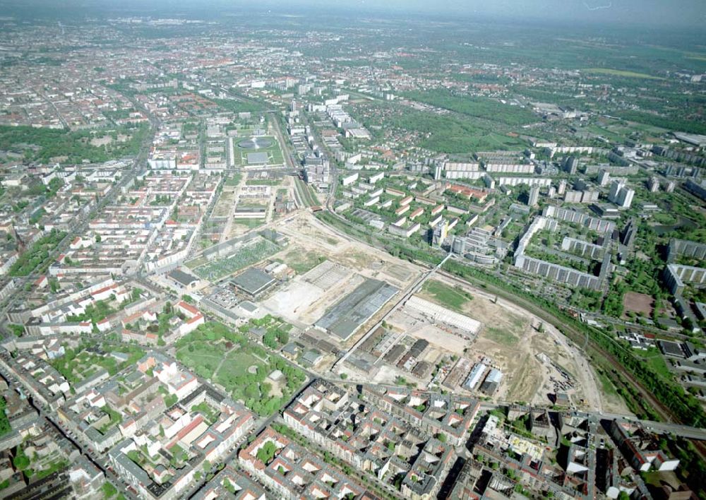 Berlin - Lichtenberg from the bird's eye view: Stadtentwicklungsgebiet an der Eldenaer Straße / Landsberger Allee in Berlin - Lichtenberg (Gelände der alten Schlachthöfe) - ein Projekt der SES Stadtentwicklungsgesellschaft Eldenaer Straße mbH, Thaerstraße 3ß / 31 in 10249 BERLIN, Tel.: 030 42846133