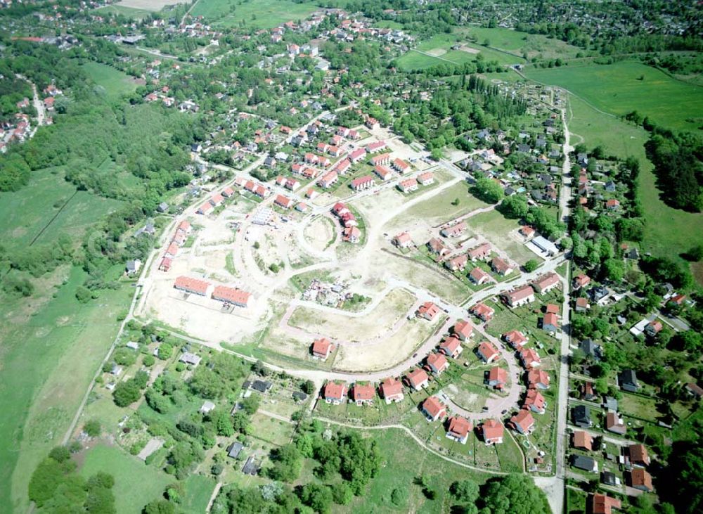 Aerial image Schildow / Brandenburg - Wohngebiet Schildower Pfaffenwald der Schildow Wohnungsbau GmbH & Co KG an der Franz - Schmidt-Straße 30 in 16552 Schildow. 033056-89857