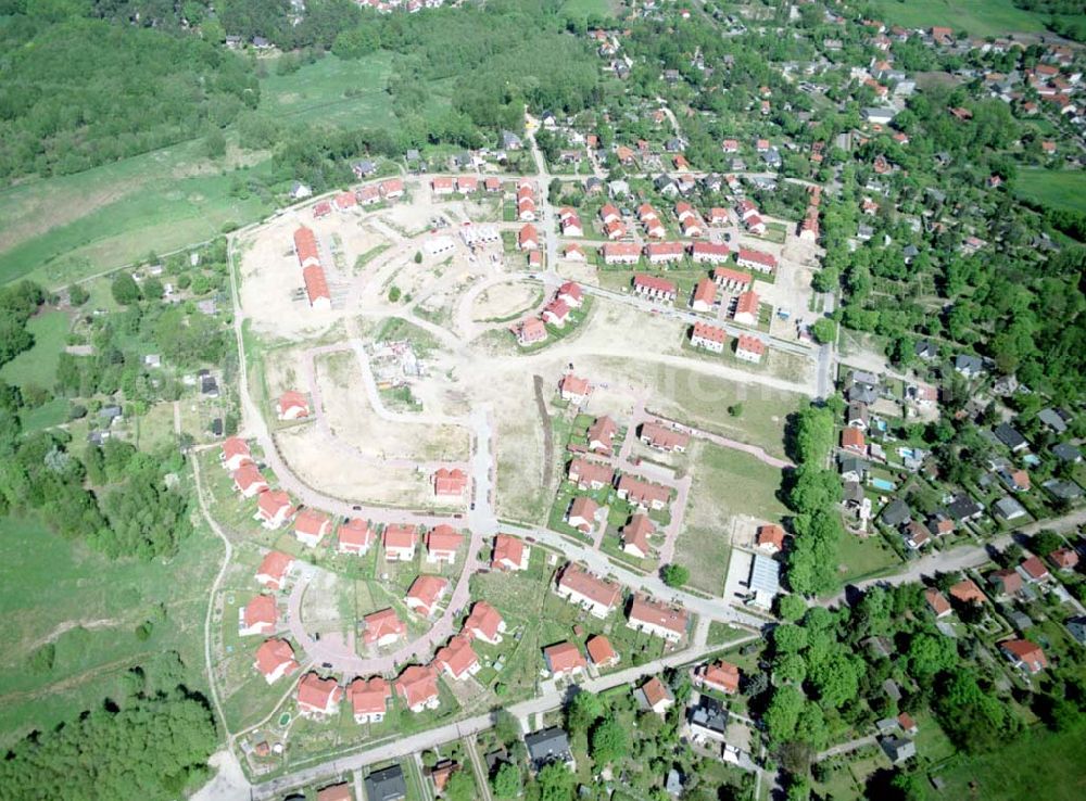 Aerial photograph Schildow / Brandenburg - Wohngebiet Schildower Pfaffenwald der Schildow Wohnungsbau GmbH & Co KG an der Franz - Schmidt-Straße 30 in 16552 Schildow. 033056-89857