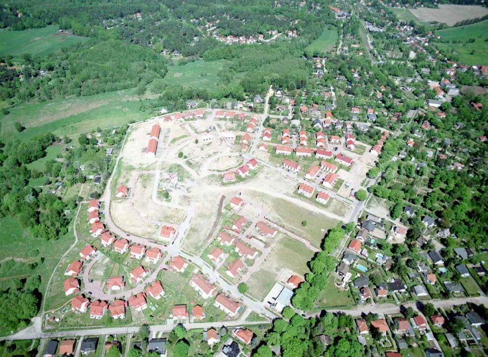 Schildow / Brandenburg from above - Wohngebiet Schildower Pfaffenwald der Schildow Wohnungsbau GmbH & Co KG an der Franz - Schmidt-Straße 30 in 16552 Schildow. 033056-89857