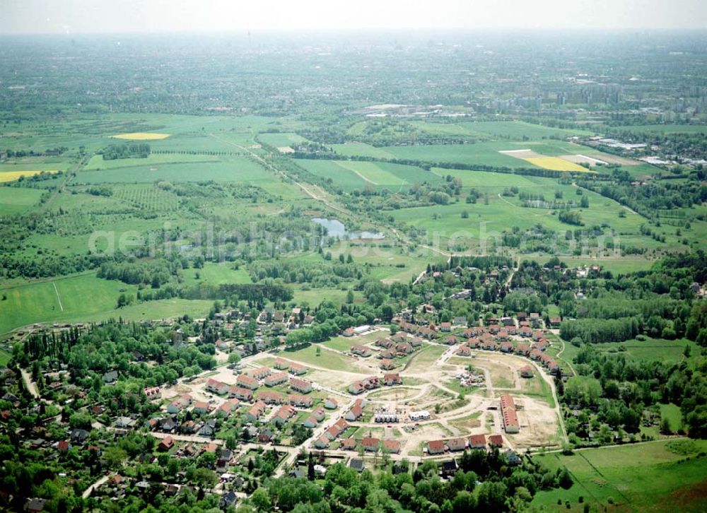 Aerial image Schildow / Brandenburg - Wohngebiet Schildower Pfaffenwald der Schildow Wohnungsbau GmbH & Co KG an der Franz - Schmidt-Straße 30 in 16552 Schildow. 033056-89857