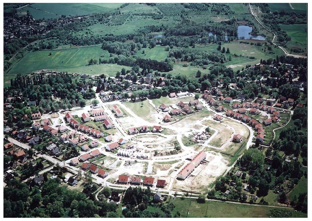 Aerial photograph Schildow / Brandenburg - Wohngebiet Schildower Pfaffenwald der Schildow Wohnungsbau GmbH & Co KG an der Franz - Schmidt-Straße 30 in 16552 Schildow. 033056-89857