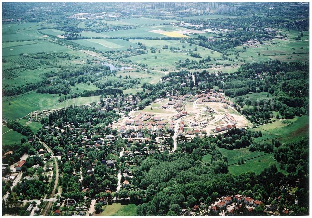 Aerial image Schildow / Brandenburg - Wohngebiet Schildower Pfaffenwald der Schildow Wohnungsbau GmbH & Co KG an der Franz - Schmidt-Straße 30 in 16552 Schildow. 033056-89857