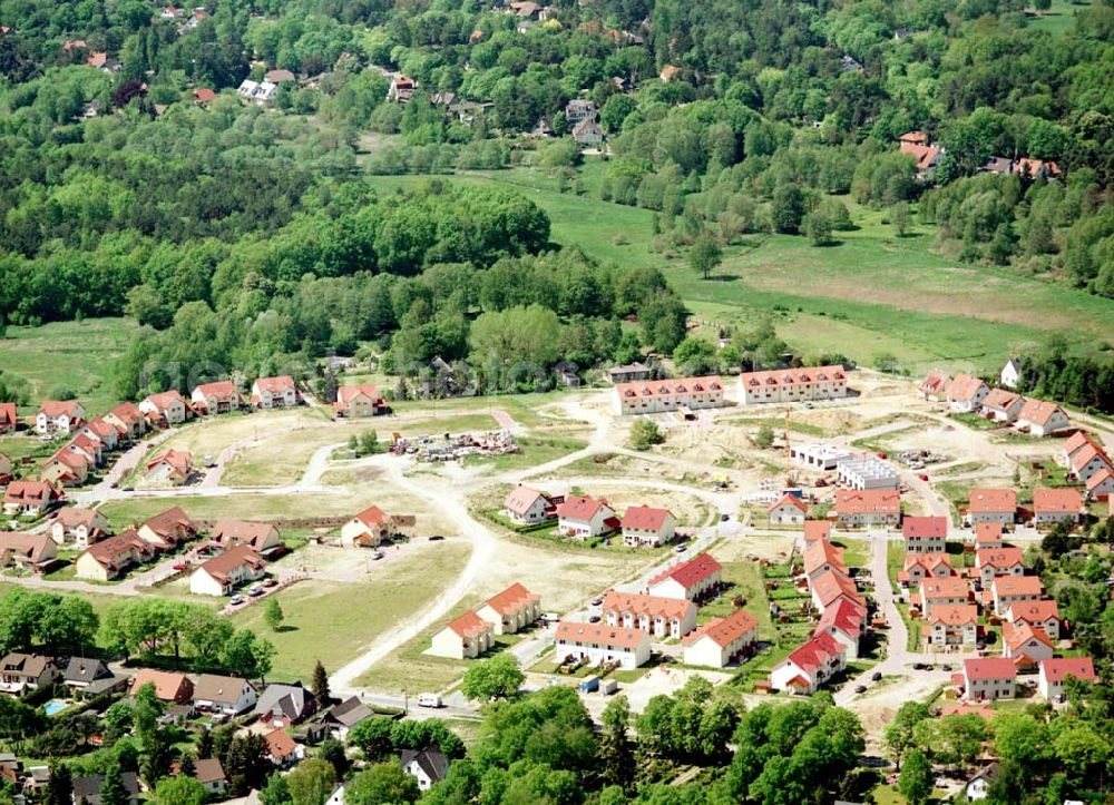 Aerial image Schildow / Brandenburg - Wohngebiet Schildower Pfaffenwald der Schildow Wohnungsbau GmbH & Co KG an der Franz - Schmidt-Straße 30 in 16552 Schildow. 033056-89857