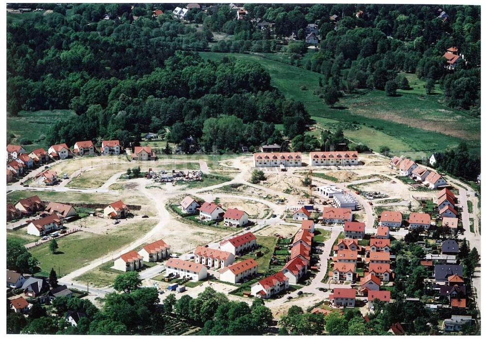 Aerial photograph Schildow / Brandenburg - Wohngebiet Schildower Pfaffenwald der Schildow Wohnungsbau GmbH & Co KG an der Franz - Schmidt-Straße 30 in 16552 Schildow. 033056-89857