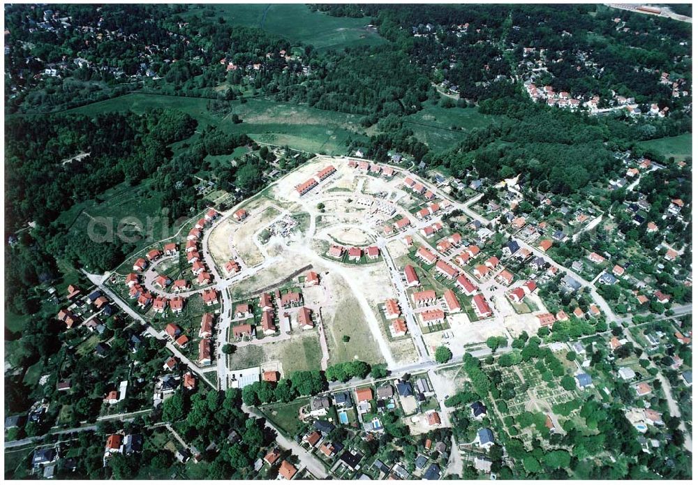 Aerial photograph Schildow / Brandenburg - Wohngebiet Schildower Pfaffenwald der Schildow Wohnungsbau GmbH & Co KG an der Franz - Schmidt-Straße 30 in 16552 Schildow. 033056-89857