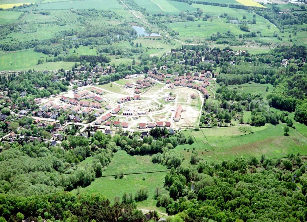 Schildow / Brandenburg from above - Wohngebiet Schildower Pfaffenwald der Schildow Wohnungsbau GmbH & Co KG an der Franz - Schmidt-Straße 30 in 16552 Schildow. 033056-89857