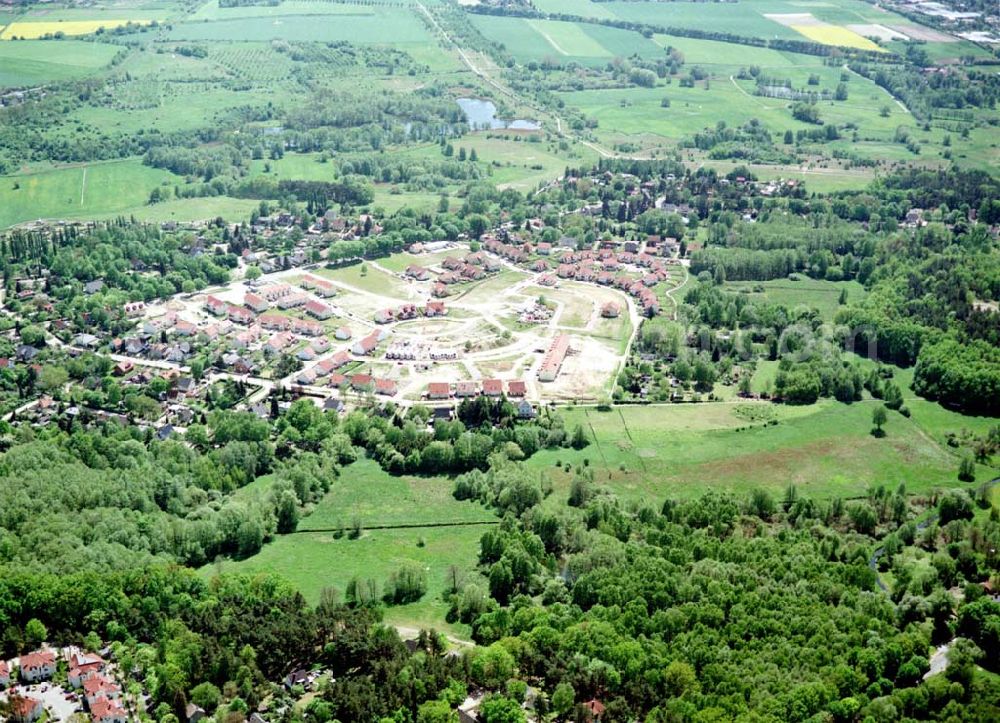 Aerial image Schildow / Brandenburg - Wohngebiet Schildower Pfaffenwald der Schildow Wohnungsbau GmbH & Co KG an der Franz - Schmidt-Straße 30 in 16552 Schildow. 033056-89857