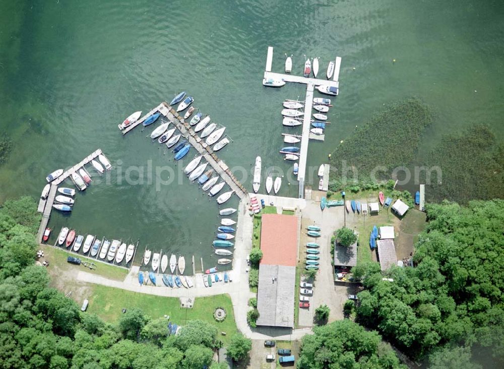 Aerial photograph Waren / Müritz - Yachthafen der Sail Point Wassersportservice in Waren an der Müritz. Postanschrift: Gerhard-Hauptmann-Allee 27 in 17192 Waren, Tel.: 03991-666690 oder 0172- 8036633