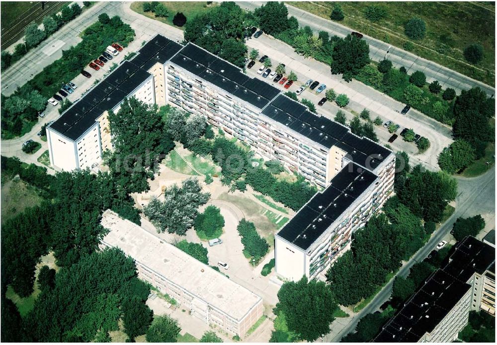 Aerial photograph Berlin - Marzahn - Rekonstruierte und modernisierte Wohnbauten an der Wuhletalstraße 72 - 90 gerade / Schwarzburger Str. 2-6 gerade in 12687 Berlin - Marzahn. Ein Projekt der FELIX Wohnungsgenossenschaft e.G. in der Wuhletalstraße 72 in 12687 Berlin - Tel.: 93771826