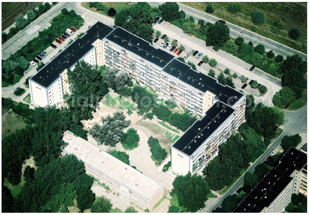 Berlin - Marzahn from the bird's eye view: Rekonstruierte und modernisierte Wohnbauten an der Wuhletalstraße 72 - 90 gerade / Schwarzburger Str. 2-6 gerade in 12687 Berlin - Marzahn. Ein Projekt der FELIX Wohnungsgenossenschaft e.G. in der Wuhletalstraße 72 in 12687 Berlin - Tel.: 93771826