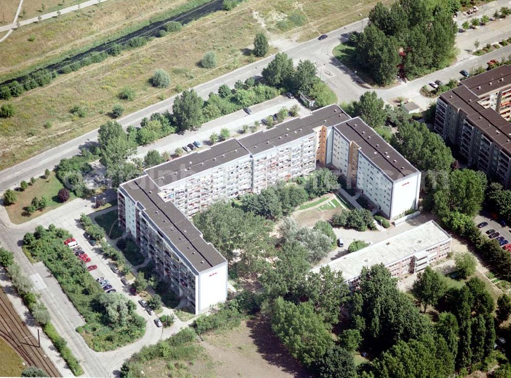 Aerial image Berlin - Marzahn - Rekonstruierte und modernisierte Wohnbauten an der Wuhletalstraße 72 - 90 gerade / Schwarzburger Str. 2-6 gerade in 12687 Berlin - Marzahn. Ein Projekt der FELIX Wohnungsgenossenschaft e.G. in der Wuhletalstraße 72 in 12687 Berlin - Tel.: 93771826