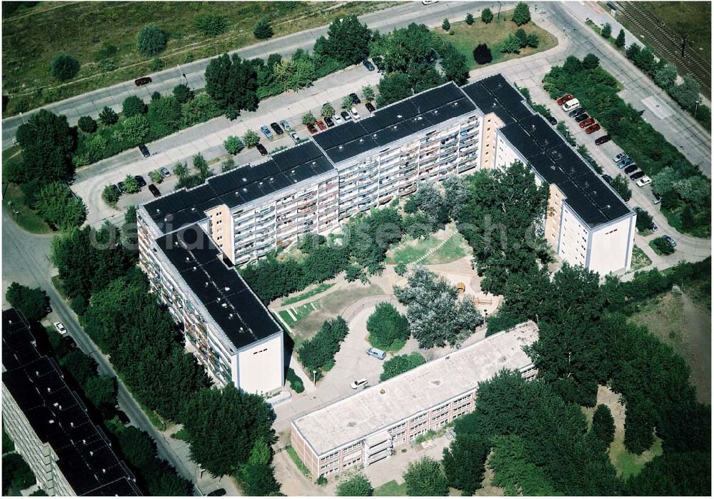 Aerial photograph Berlin - Marzahn - Rekonstruierte und modernisierte Wohnbauten an der Wuhletalstraße 72 - 90 gerade / Schwarzburger Str. 2-6 gerade in 12687 Berlin - Marzahn. Ein Projekt der FELIX Wohnungsgenossenschaft e.G. in der Wuhletalstraße 72 in 12687 Berlin - Tel.: 93771826