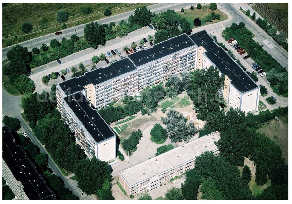 Aerial image Berlin - Marzahn - Rekonstruierte und modernisierte Wohnbauten an der Wuhletalstraße 72 - 90 gerade / Schwarzburger Str. 2-6 gerade in 12687 Berlin - Marzahn. Ein Projekt der FELIX Wohnungsgenossenschaft e.G. in der Wuhletalstraße 72 in 12687 Berlin - Tel.: 93771826