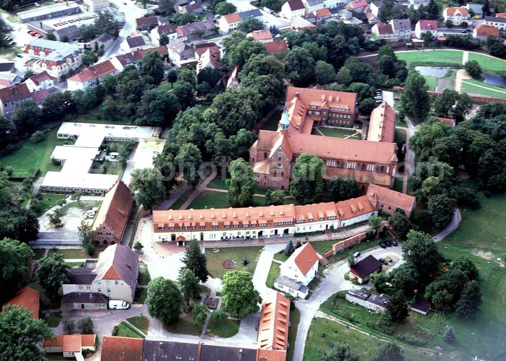 Lehnin / BRB from the bird's eye view: Luise-Henrietten-Stiftes am Klosterkirchplatz 1-19 in 14797 Lehnin.Postanschrift: Luise-Henrietten-Sift, Klosterkirchplatz 17, 14797 Lehnin, Tel.: 03382-768810