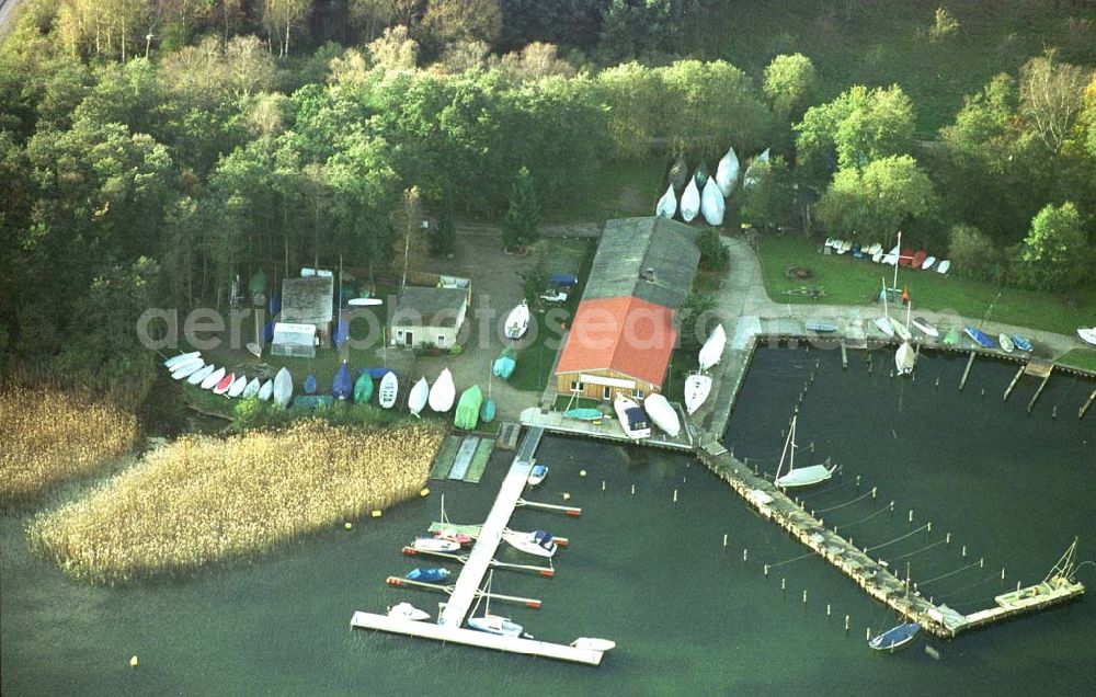 Aerial photograph Waren - Müritz - Yachthafen der Sail Point Wassersportservice in Waren an der Müritz. Postanschrift: Gerhard-Hauptmann-Allee 27 in 17192 Waren, Tel.: 03991-666690 oder 0172- 8036633