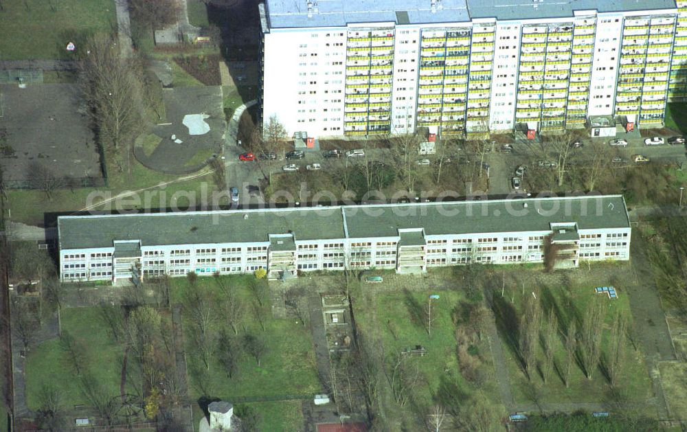 Aerial photograph Berlin- Lichtenberg - KLEEBLATT - Familienberatungs- u.-bildungsstelle des Kindheit e.V. (030) 978700-0 Rudolf-Seiffert-Str. 50 A 10369 Berlin 11.03.02