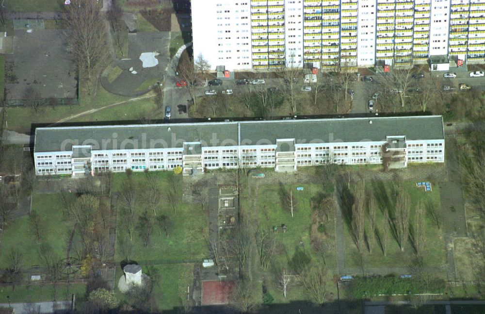 Berlin- Lichtenberg from above - KLEEBLATT - Familienberatungs- u.-bildungsstelle des Kindheit e.V. (030) 978700-0 Rudolf-Seiffert-Str. 50 A 10369 Berlin 11.03.02