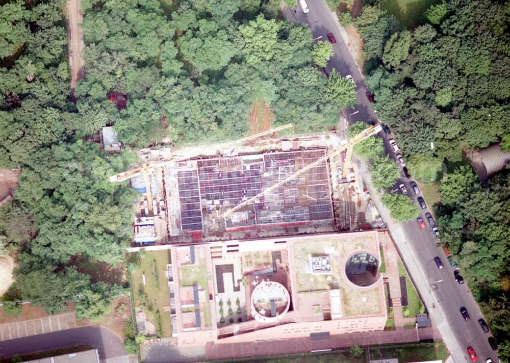 Aerial photograph Berlin - Tiergarten - Baustelle der Botschaft der Republik Südafrika (unten Mitte) an der Tiergartenstraße 17A, 18 in Berlin Tiergarten. Ein Projekt der Firma FÜSSLER GmbH & Co (Weinbrennerstraße 18 in 76135 Karlsruhe, Tel.: 0721-85004133)