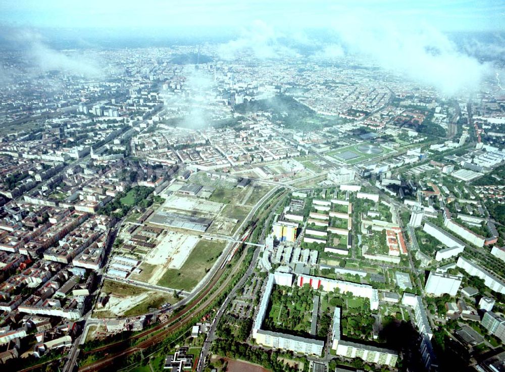 Berlin - Friedrichshain from the bird's eye view: 15.08.2002 / Stadtentwicklungsgebiet an der Eldenaer Straße / Landsberger Allee in Berlin - Lichtenberg (Gelände der alten Schlachthöfe) - ein Projekt der SES Stadtentwicklungsgesellschaft Eldenaer Straße mbH, Thaerstraße 3ß / 31 in 10249 BERLIN, Tel.: 030 42846133