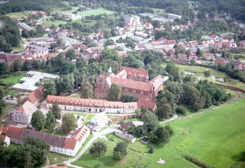 Aerial photograph Lehnin - 16.08.2002 / Fertiger Erweiterungsbau am Kloster Lehnin / Brandenburg.Postanschrift: Luise-Henrietten-Sift, Klosterkirchplatz 17, 14797 Lehnin, Tel.: 03382-768810