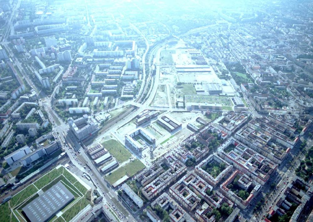 Berlin from above - 16.08.2002 / Stadtentwicklungsgebiet an der Eldenaer Straße / Landsberger Allee in Berlin - Lichtenberg (Gelände der alten Schlachthöfe) - ein Projekt der SES Stadtentwicklungsgesellschaft Eldenaer Straße mbH, Thaerstraße 3ß / 31 in 10249 BERLIN, Tel.: 030 42846133