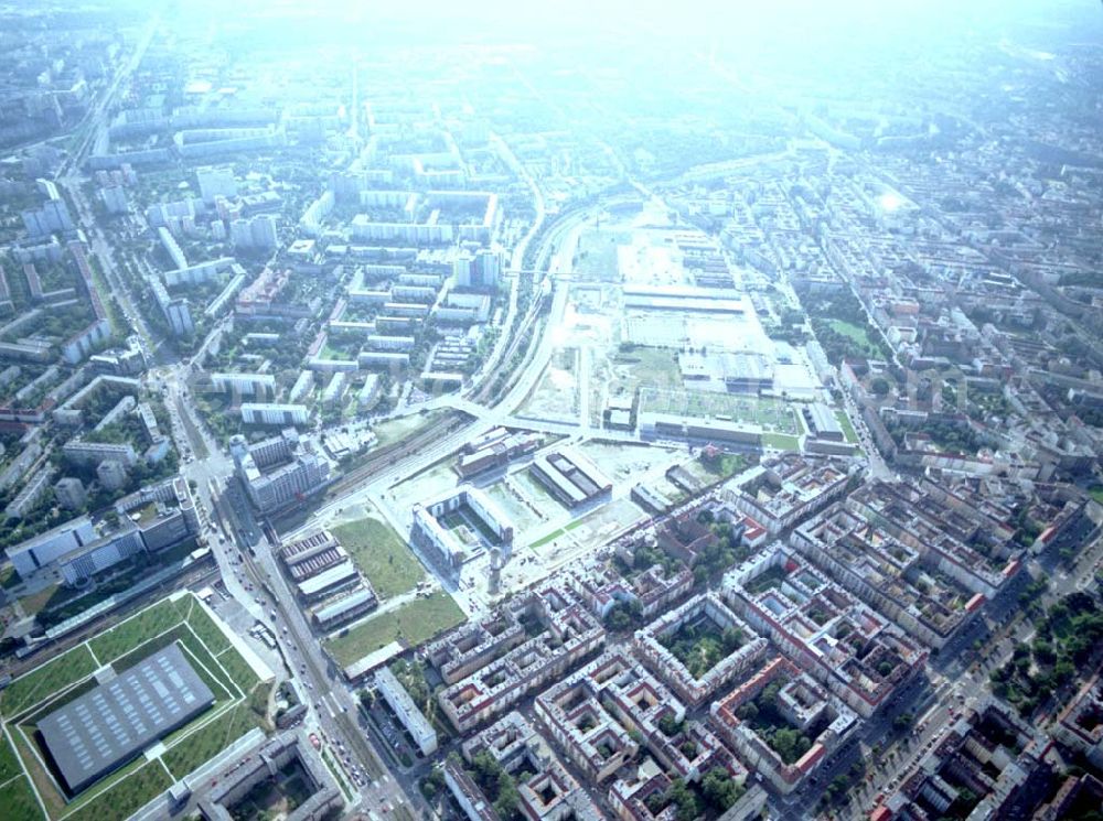 Aerial image Berlin - 16.08.2002 / Stadtentwicklungsgebiet an der Eldenaer Straße / Landsberger Allee in Berlin - Lichtenberg (Gelände der alten Schlachthöfe) - ein Projekt der SES Stadtentwicklungsgesellschaft Eldenaer Straße mbH, Thaerstraße 3ß / 31 in 10249 BERLIN, Tel.: 030 42846133