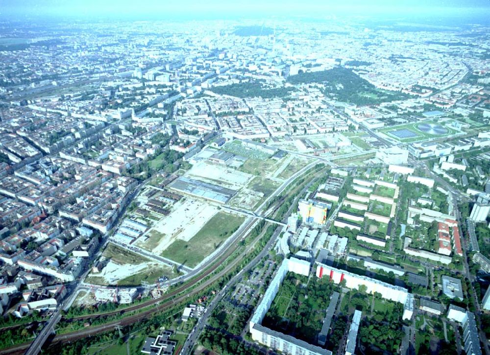 Berlin from the bird's eye view: 16.08.2002 / Stadtentwicklungsgebiet an der Eldenaer Straße / Landsberger Allee in Berlin - Lichtenberg (Gelände der alten Schlachthöfe) - ein Projekt der SES Stadtentwicklungsgesellschaft Eldenaer Straße mbH, Thaerstraße 3ß / 31 in 10249 BERLIN, Tel.: 030 42846133