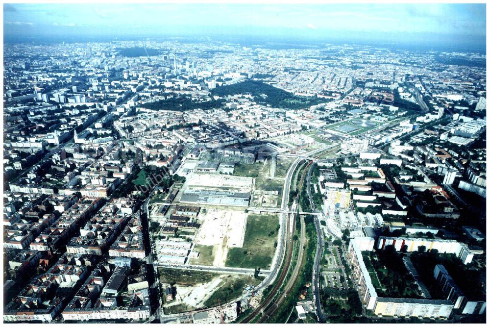 Berlin from above - 16.08.2002 / Stadtentwicklungsgebiet an der Eldenaer Straße / Landsberger Allee in Berlin - Lichtenberg (Gelände der alten Schlachthöfe) - ein Projekt der SES Stadtentwicklungsgesellschaft Eldenaer Straße mbH, Thaerstraße 3ß / 31 in 10249 BERLIN, Tel.: 030 42846133