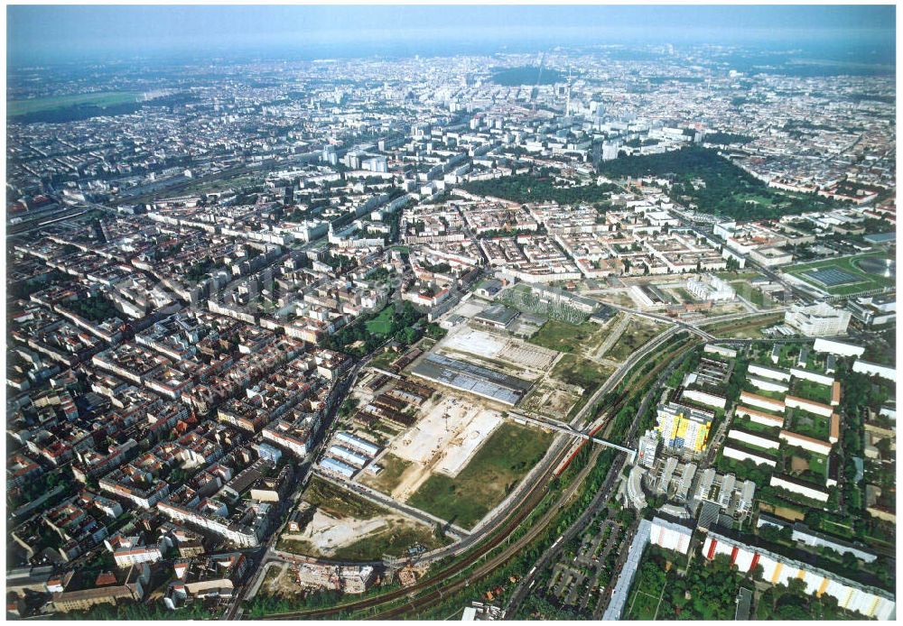 Aerial image Berlin - 16.08.2002 / Stadtentwicklungsgebiet an der Eldenaer Straße / Landsberger Allee in Berlin - Lichtenberg (Gelände der alten Schlachthöfe) - ein Projekt der SES Stadtentwicklungsgesellschaft Eldenaer Straße mbH, Thaerstraße 3ß / 31 in 10249 BERLIN, Tel.: 030 42846133